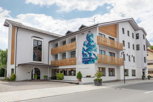 På billedet ses objektet Hotel Antoniushof beliggende i byen Pocking.