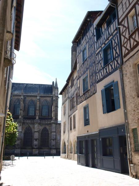 A la foto es mostra l'objecte Appart face au mail situat a la ciutat de Limoges.