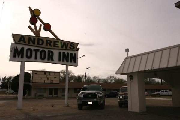 Na fotografii je vidět objekt Andrews Motor Inn nacházející se ve městě Andrews.
