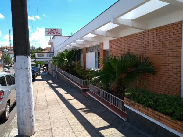 En la foto se muestra el objeto Hotel Avenida ubicado en la ciudad de Jacarèzinho.