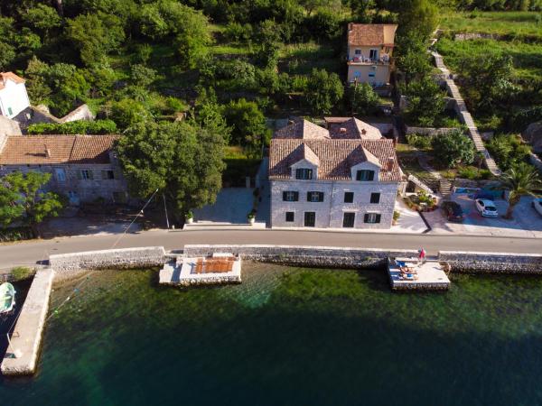 A la foto es mostra l'objecte Casa del Sol Rozalija Luxury Rooms situat a la ciutat de Kotor.