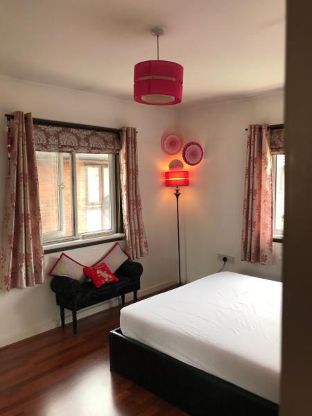A la foto es mostra l'objecte Spacious House 15min to Canary Wharf/O2/Excel/Central London situat a la ciutat de Beckton.