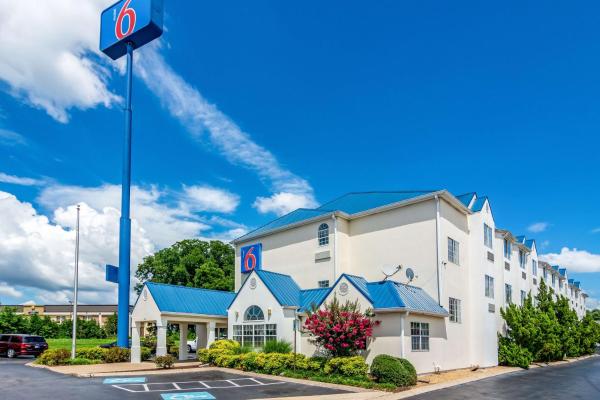 A la foto es mostra l'objecte Motel 6 Chattanooga Downtown situat a la ciutat de Chattanooga.