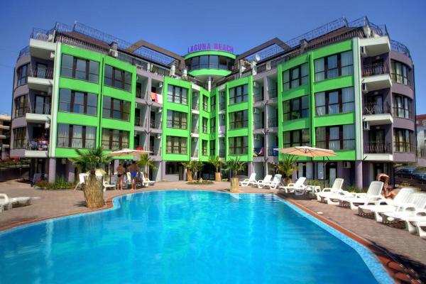 Na fotografii je vidět objekt Laguna Beach Hotel nacházející se ve městě Ravda.