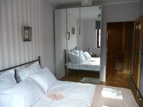 The photo shows the Cosy, Sunny Apartament 10 min to Old Town located in the city of Emaus.