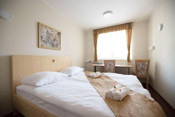 A la foto es mostra l'objecte S Hotel situat a la ciutat de Maribor.