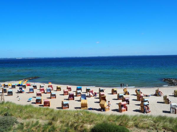 Na fotografii je vidět objekt Strandhaus Niendorf nacházející se ve městě Niendorf.