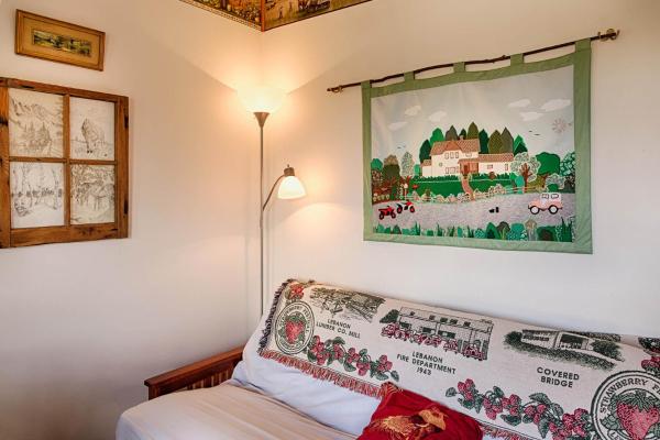 A la foto es mostra l'objecte Highlander Cabin situat a la ciutat de Loomis.