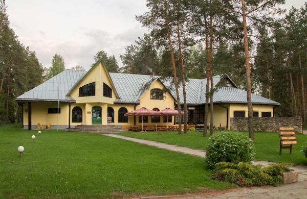 На фото показан объект Motel Brencis, расположенный в городе Mellupi.