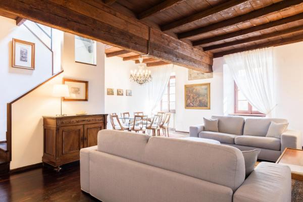 La photo montre l'objet Palazzo Del Pero Luxury Attic - byMyHomeinComo situé dans la ville de Côme.