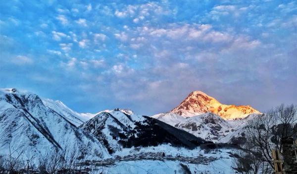 A la foto es mostra l'objecte Riverside Kazbegi situat a la ciutat de Kazbegi.