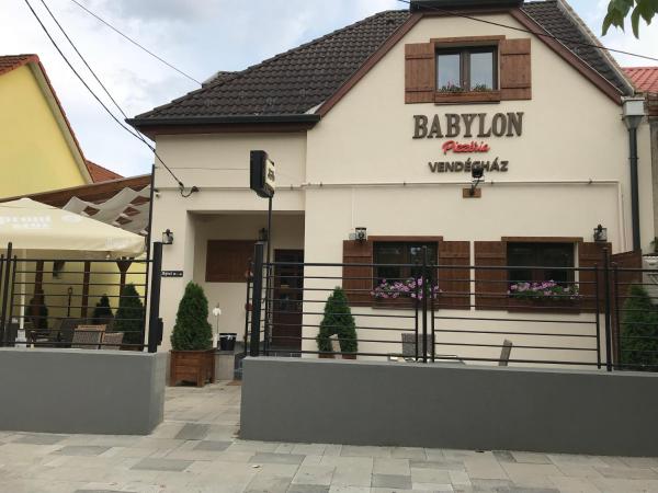 På bilden syns objektet Babylon Pizzéria Vendégház som ligger i staden Arnót.