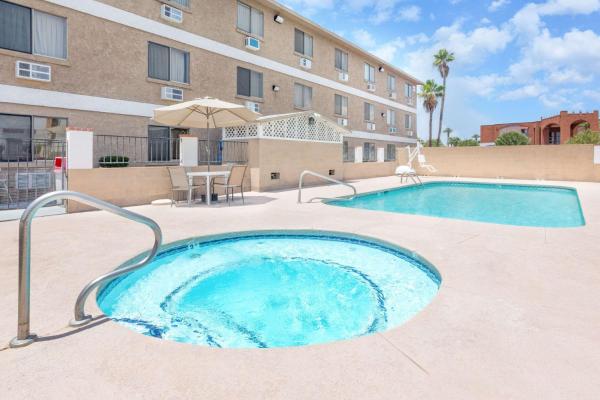 Kuva 5: Super 8 by Wyndham Lake Havasu City