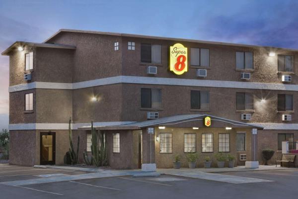 Kuva 1: Super 8 by Wyndham Lake Havasu City