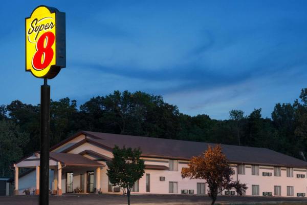 A la foto es mostra l'objecte Super 8 by Wyndham Algona situat a la ciutat de Algona.