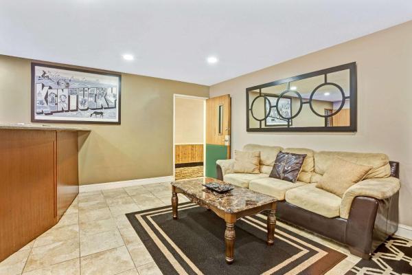 Bilde 4: Super 8 by Wyndham Louisville Airport