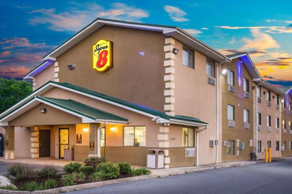 Auf dem Foto ist das Objekt Super 8 by Wyndham Harrisonburg in der Stadt Bridgewater zu sehen.