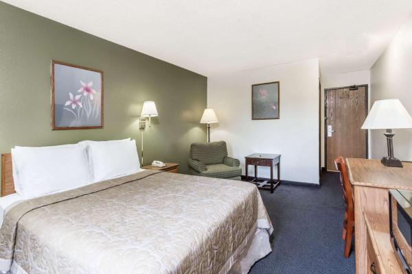 Super 8 by Wyndham Hampton photo 5
