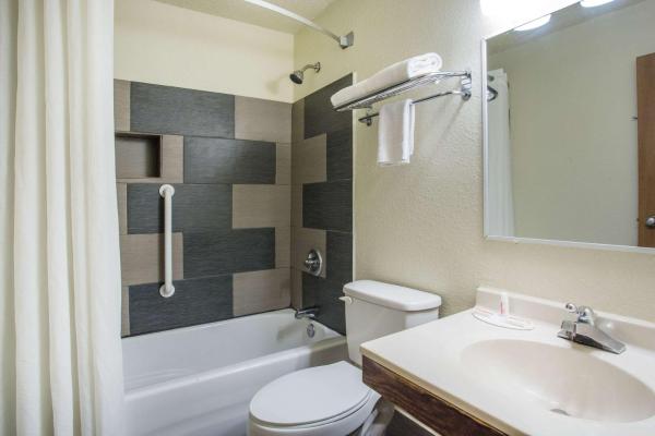 Habitació amb Llit Gran - Fumadors — 27 m² - Super 8 by Wyndham Salem VA