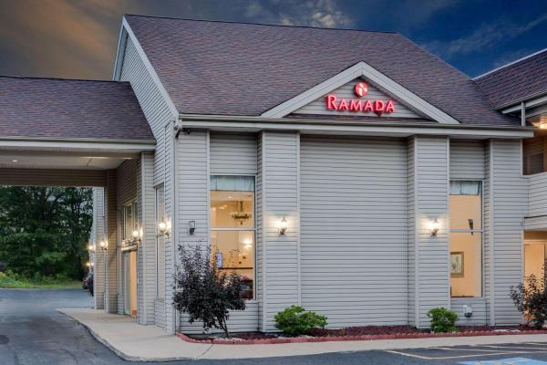 A la foto es mostra l'objecte Ramada by Wyndham Cleveland Airport West situat a la ciutat de Fairview Park.
