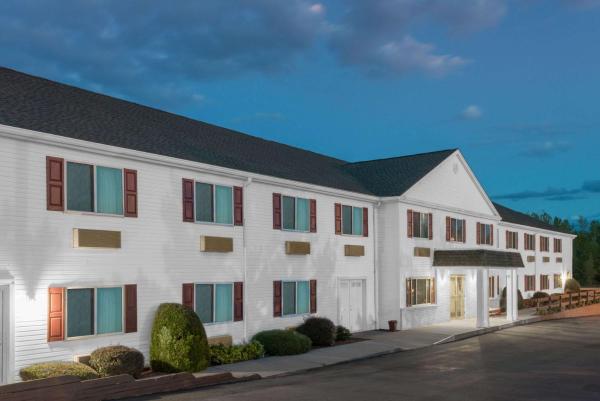 A la foto es mostra l'objecte Rodeway Inn situat a la ciutat de Webster.