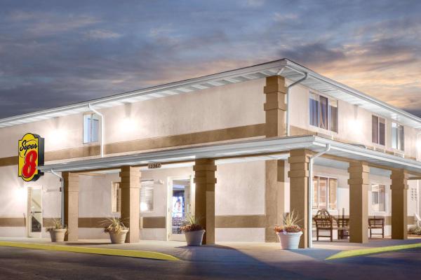 Foto 3: Super 8 by Wyndham Richlands/Claypool Hill Area