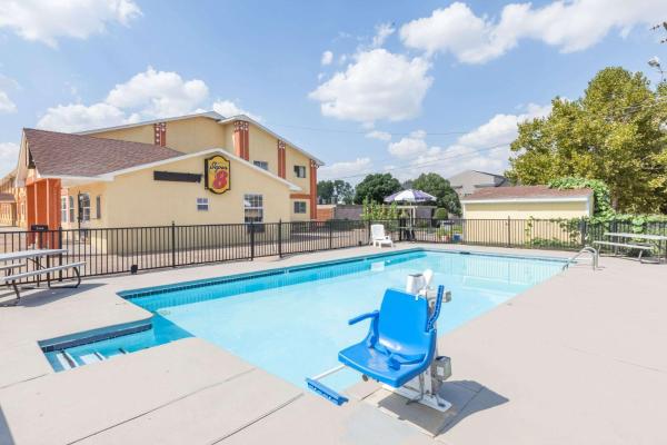 Foto 6: Super 8 by Wyndham Chickasha