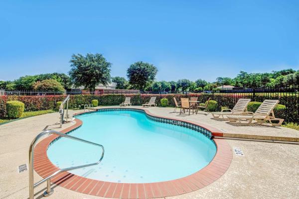 Foto 3: Super 8 by Wyndham McKinney/Plano Area