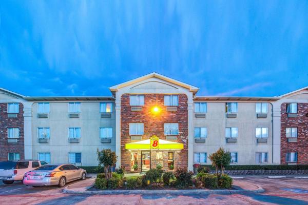 Bilde 1: Super 8 by Wyndham McKinney/Plano Area