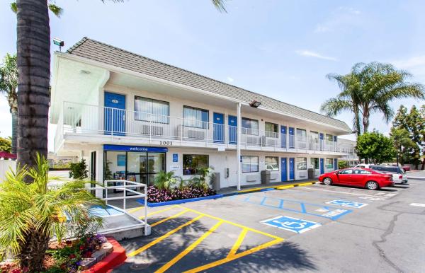 The photo shows the Motel 6-Rosemead, CA - Los Angeles located in the city of Rosemead.