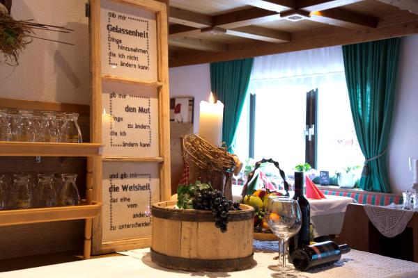 Zillertaler Weinstadl Lindenstrasse 13a Hippach