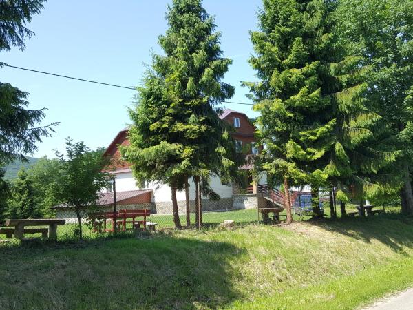 Na fotografii je vidět objekt Cicha Dolina nacházející se ve městě Cisna.