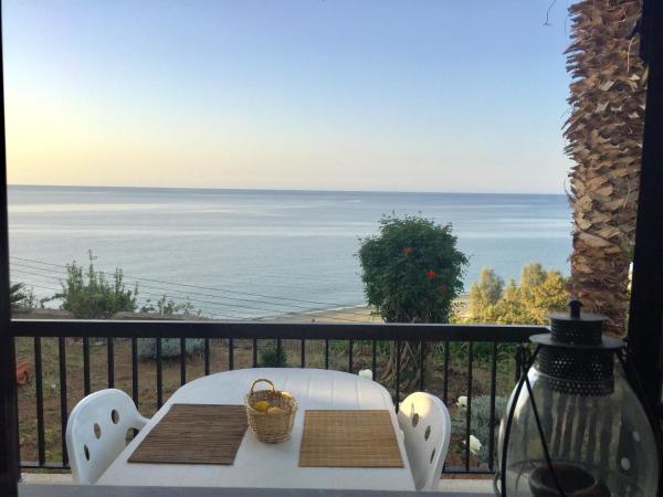 Na fotografii je vidět objekt Apartment with stunning sea view nacházející se ve městě Kato Pyrgos.