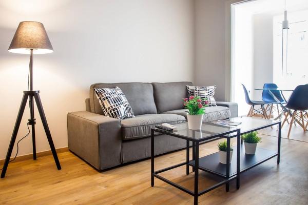A la foto es mostra l'objecte TONI'S Charming Apartment 2BD, close Thisseo Metro situat a la ciutat de Atenes.