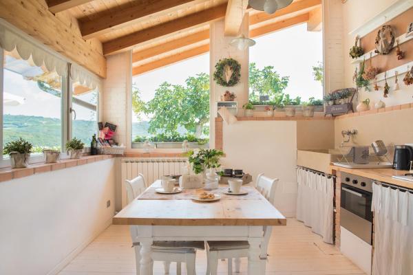 Na zdjęciu widoczny jest obiekt Agriturismo Caranatura położony w mieście Werona.