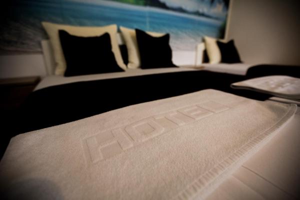 Na foto é possível ver o objeto Motel Aura localizado na cidade de Mostar.