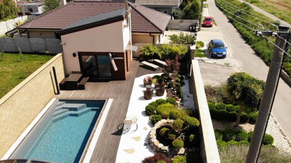 Foto 2: Tiny House with Private Pool