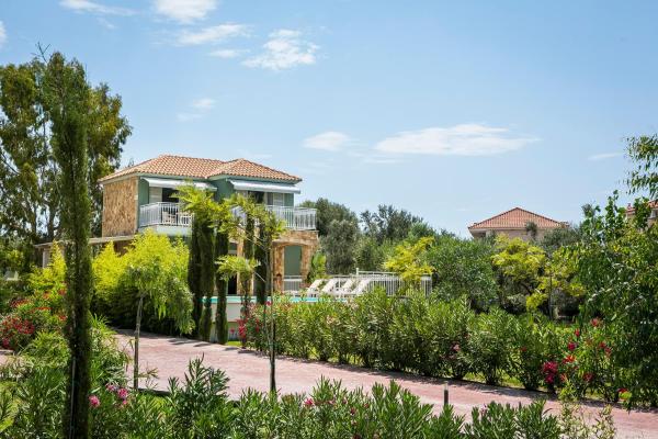 På billedet ses objektet Afrodite Luxury Villa beliggende i byen Svoronata.