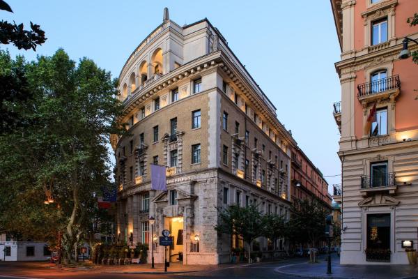 Na fotografii je vidět objekt Grand Hotel Palace Rome nacházející se ve městě Řím.
