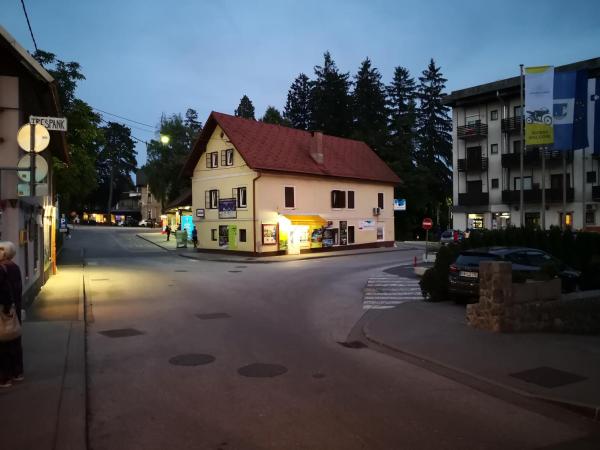 En la foto se muestra el objeto Bus Station Beds ubicado en la ciudad de Bled.