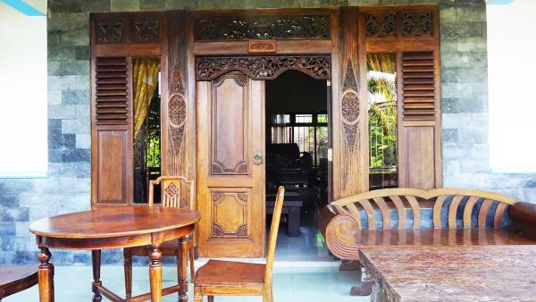 写真にはPasirputih市にあるJeru Homestayが写っています。