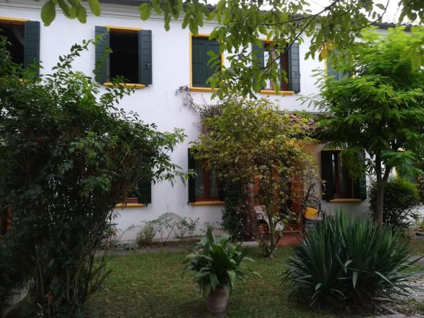 Na foto é possível ver o objeto Room Garden localizado na cidade de Padova.