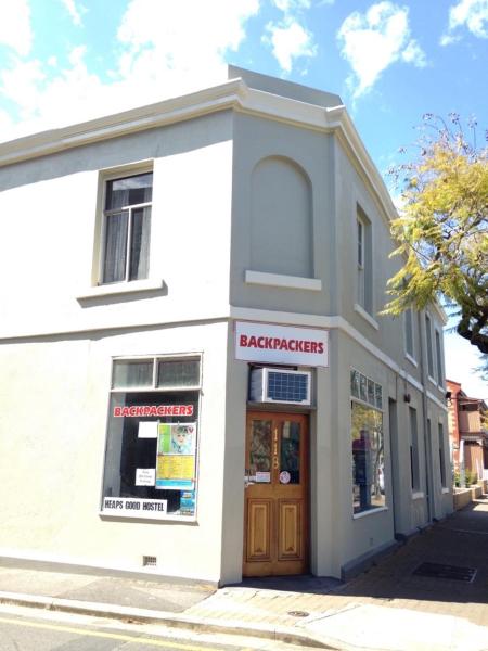 Na fotografii je vidět objekt Shingo's Backpackers nacházející se ve městě Adelaide.