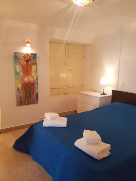 På billedet ses objektet Casa Visconde de Alcácer beliggende i byen Setúbal.