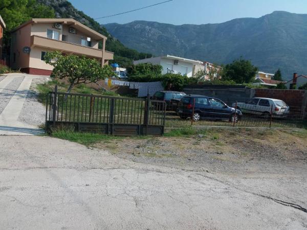 A la foto es mostra l'objecte Apartmani Joca situat a la ciutat de Sutomore.