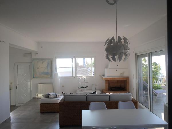 A la foto es mostra l'objecte Yoga Euphoria seaside apartment situat a la ciutat de Artemida.