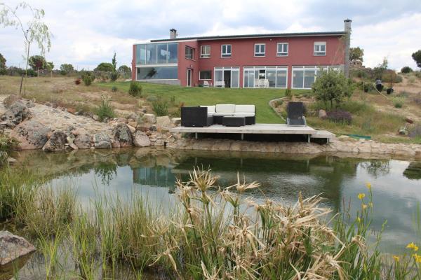 På bildet vises objektet Finca el enebro som ligger i byen Navalagamella.