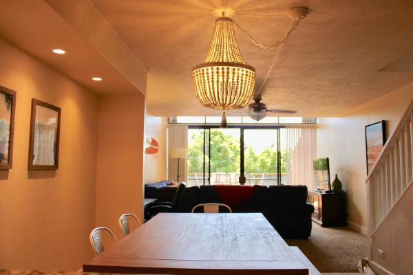 Photo 7 : Spacious & Modern Maui Condo Steps to the Beach!