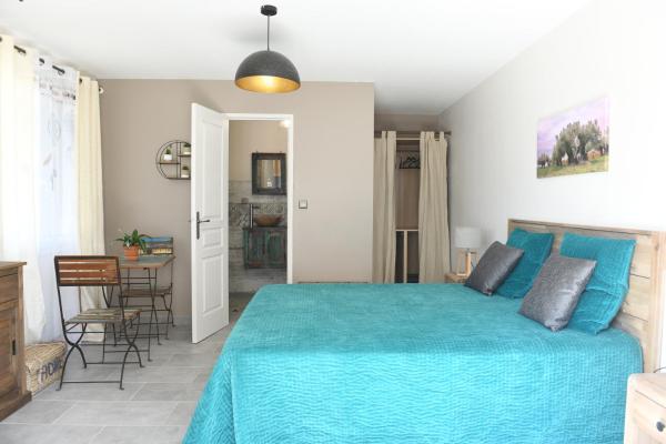 Na zdjęciu widoczny jest obiekt Chambre d'hôtes du Charme Provençal położony w mieście Sénas.