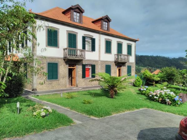 Auf dem Foto ist das Objekt Quinta do Serrado in der Stadt Porto Moniz zu sehen.
